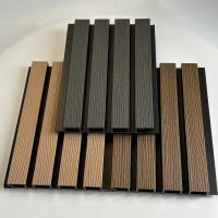 WPC fasadni panel DARK TEAK/ČRNA, 219x2900 mm, valovita tekstura, half co-extrusion (0,63 m²)